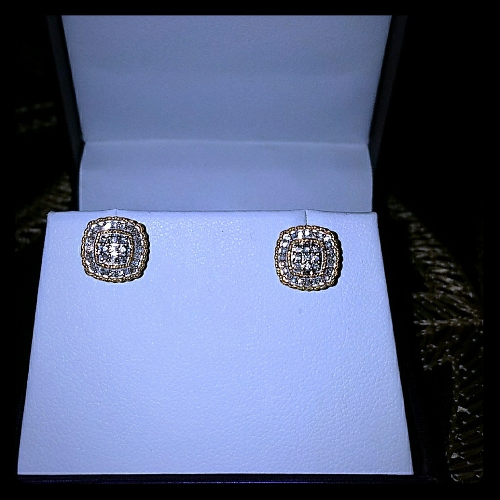 NIB Diamond Earrings 1/4 ct tw Round-cut 10K